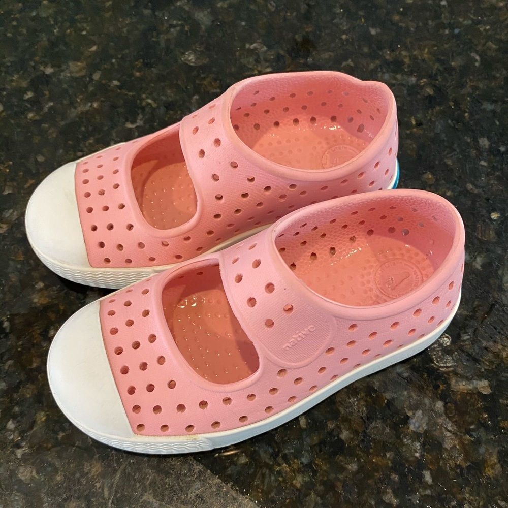EUC Natives (Toddler Size 7)